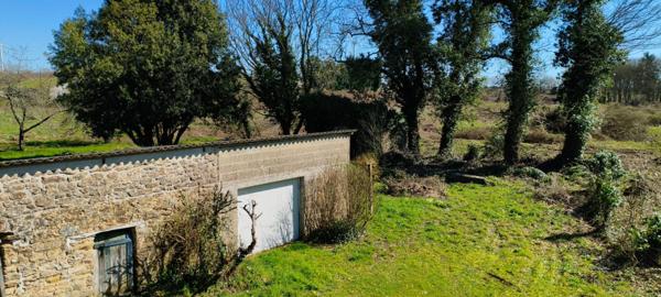 Exclusivité!! Côtes d'Armor. 22210 Plémet, Maison en pierres, 2 chambres, dépendances, garage et terrain