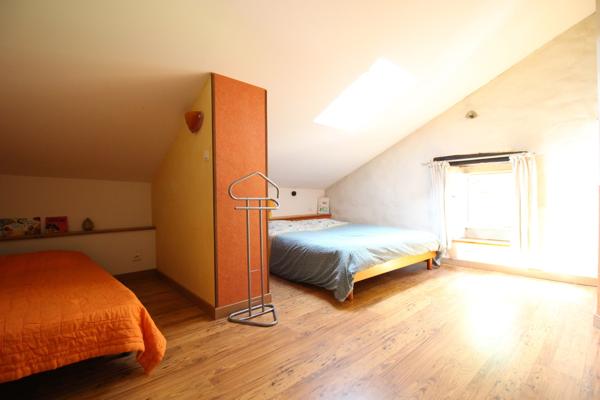 Propriété de caractère avec 2 gîtes, piscine et terrain constructible