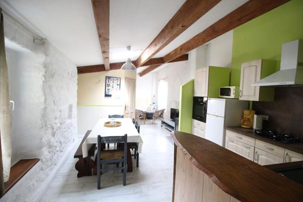 Propriété de caractère avec 2 gîtes, piscine et terrain constructible