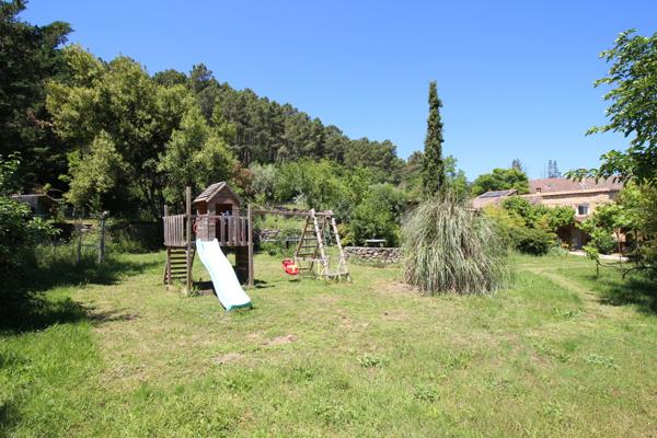 Propriété de caractère avec 2 gîtes, piscine et terrain constructible