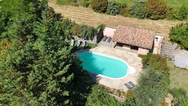 Propriété de caractère avec 2 gîtes, piscine et terrain constructible
