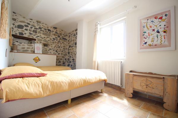 Propriété de caractère avec 2 gîtes, piscine et terrain constructible