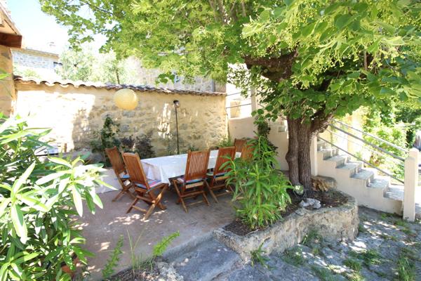 Propriété de caractère avec 2 gîtes, piscine et terrain constructible