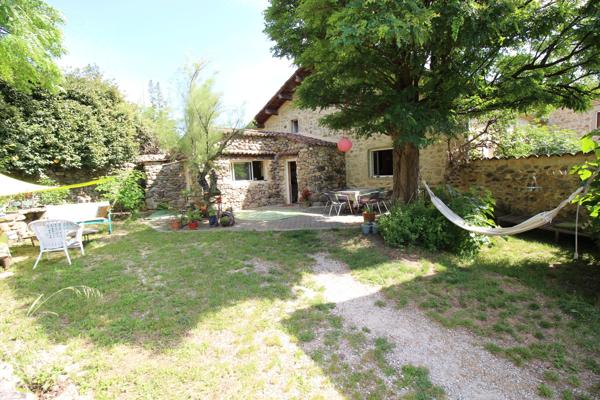 Propriété de caractère avec 2 gîtes, piscine et terrain constructible