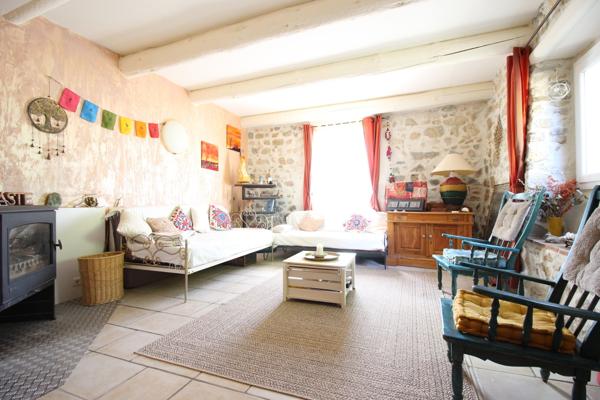 Propriété de caractère avec 2 gîtes, piscine et terrain constructible