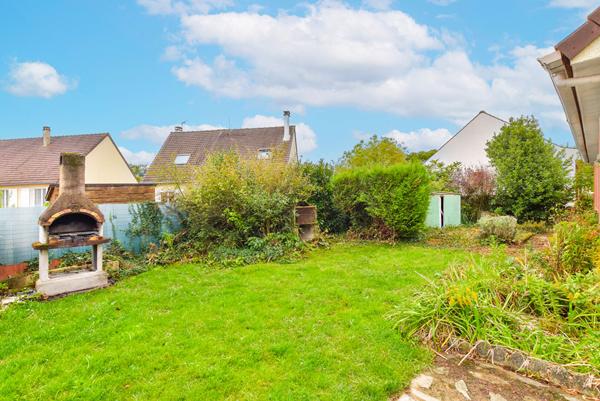 Charmante Maison à Vendre à Brie-Comte-Robert - 5 Chambres et Grand Jardin !