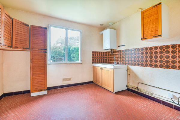 Charmante Maison à Vendre à Brie-Comte-Robert - 5 Chambres et Grand Jardin !