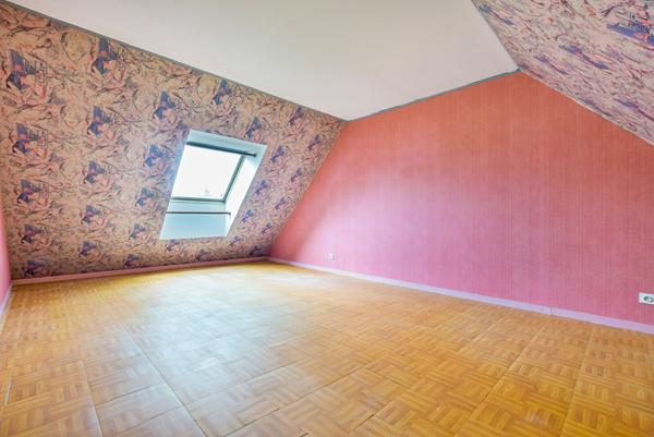 Charmante Maison à Vendre à Brie-Comte-Robert - 5 Chambres et Grand Jardin !