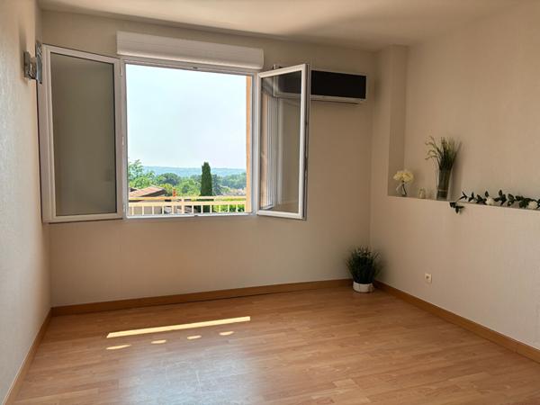 AU COEUR DE SAINT ORENS T2 AVEC GRANDE TERRASSE ET PARKING PRIVATIF