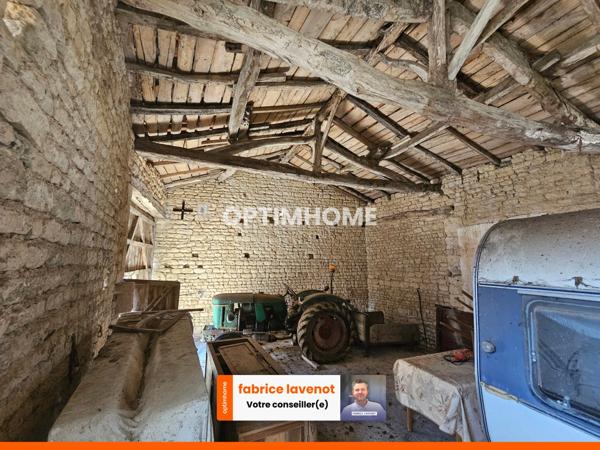 161 m² de maison et grange à rénover, ainsi que 50 m² de garage VAL AUGE (16)