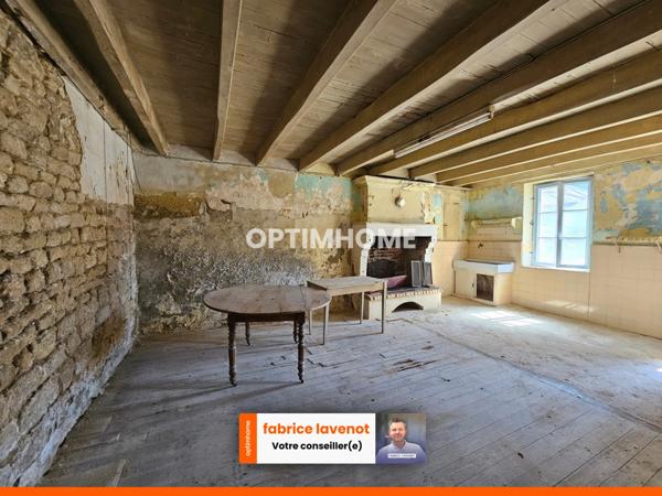 161 m² de maison et grange à rénover, ainsi que 50 m² de garage VAL AUGE (16)