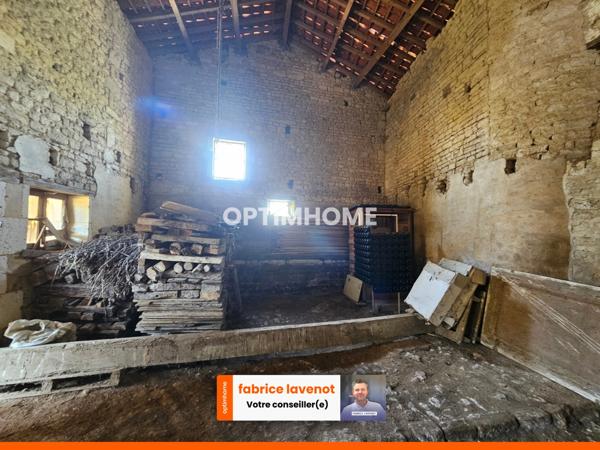 161 m² de maison et grange à rénover, ainsi que 50 m² de garage VAL AUGE (16)