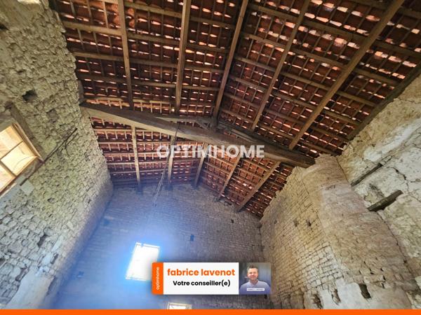 161 m² de maison et grange à rénover, ainsi que 50 m² de garage VAL AUGE (16)