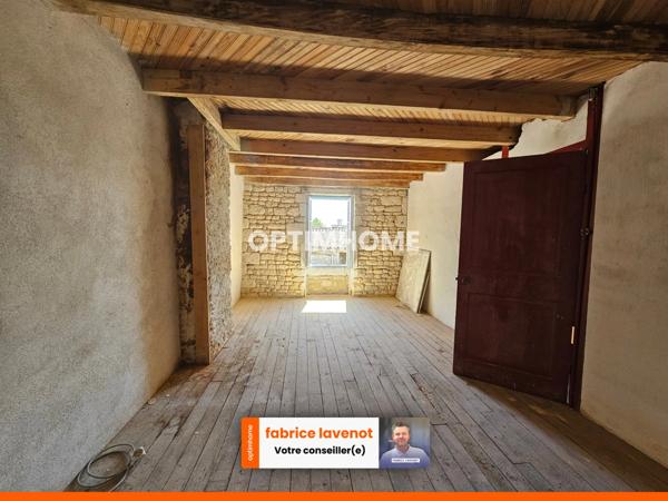 161 m² de maison et grange à rénover, ainsi que 50 m² de garage VAL AUGE (16)