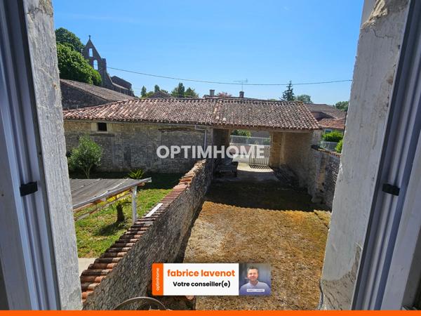 161 m² de maison et grange à rénover, ainsi que 50 m² de garage VAL AUGE (16)