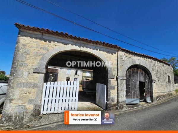 161 m² de maison et grange à rénover, ainsi que 50 m² de garage VAL AUGE (16)