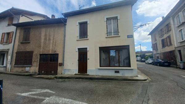 Maison à vendre    5 pièces • 102,28 m2 Saint-Étienne-de-Saint-Geoirs