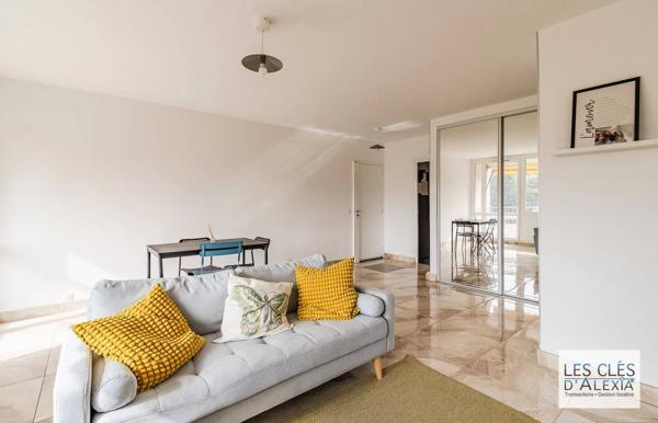 Bel appartement traversant de 4 pièces avec balcon et parking – bon rendement locatif