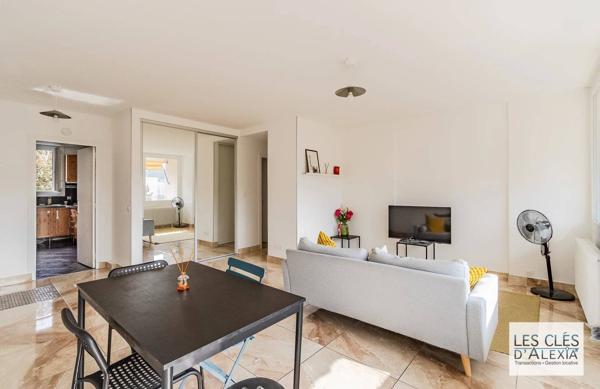 Bel appartement traversant de 4 pièces avec balcon et parking – bon rendement locatif