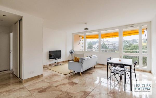 Bel appartement traversant de 4 pièces avec balcon et parking – bon rendement locatif