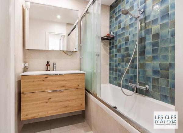Bel appartement traversant de 4 pièces avec balcon et parking – bon rendement locatif