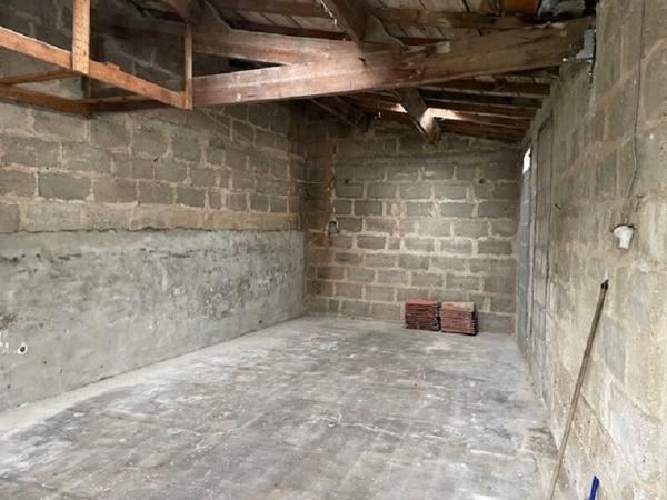GARAGE 32 m2 RDC coeur de SAINT GILLES