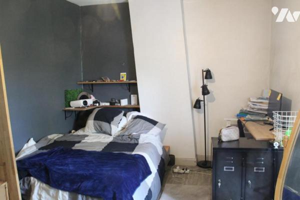 NIORT CENTRE , AVENUE DE PARIS, TRES AGREABLE MAISON DE VILLE AVEC GARAGE ET JARDIN .