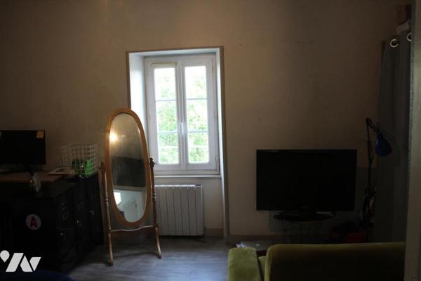 NIORT CENTRE , AVENUE DE PARIS, TRES AGREABLE MAISON DE VILLE AVEC GARAGE ET JARDIN .