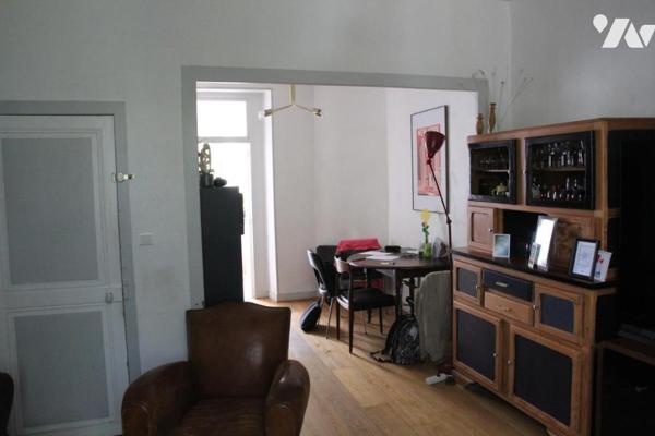 NIORT CENTRE , AVENUE DE PARIS, TRES AGREABLE MAISON DE VILLE AVEC GARAGE ET JARDIN .