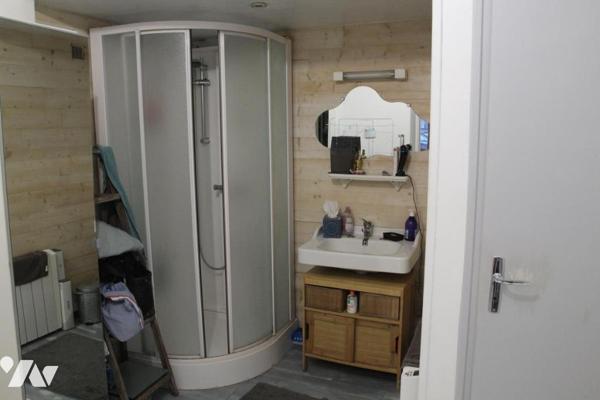 NIORT CENTRE , AVENUE DE PARIS, TRES AGREABLE MAISON DE VILLE AVEC GARAGE ET JARDIN .