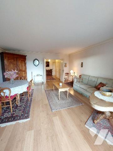 A VENDRE - RENNES (35) Au troisième étage d'une résidence avec ascenseur de 1971, ce T3 se comp...