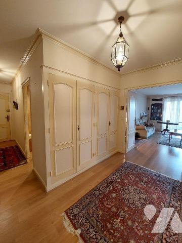 A VENDRE - RENNES (35) Au troisième étage d'une résidence avec ascenseur de 1971, ce T3 se comp...