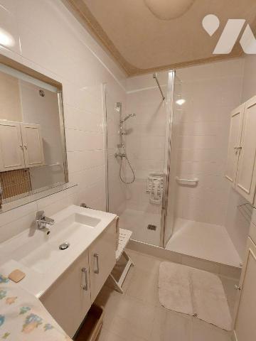 A VENDRE - RENNES (35) Au troisième étage d'une résidence avec ascenseur de 1971, ce T3 se comp...