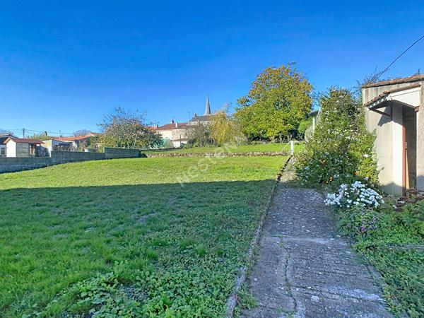 Maison Sevremoine (Saint-crespin-sur-moine) proches des commodités, à 10 minutes de VALLET, 10 minutes de CLISSON et de sa gare, à 3 minutes de l'axe NANTES-CHOLET, à 30 minutes de NANTES et 25 minutes de CHOLET