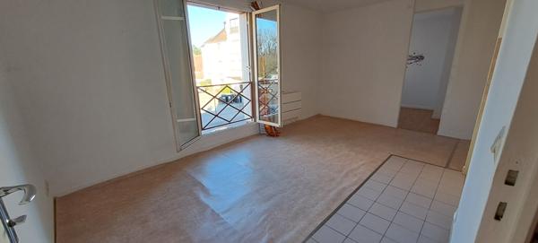 Charmant T2 à vendre à Boissy sous Saint Yon - 1 stationnement, Parfait pour primo-accédant ! à seulement 4 kms du RER C de Breuillet.