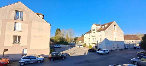 Charmant T2 à vendre à Boissy sous Saint Yon - 1 stationnement, Parfait pour primo-accédant ! à seulement 4 kms du RER C de Breuillet.