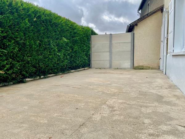 Maison
                                                                                                                                                                                                                                                                                                                        3 pièce(s)                                                                                                                                                                                                          2 chambre(s)                                                                                                                                                                                                          74  m²
