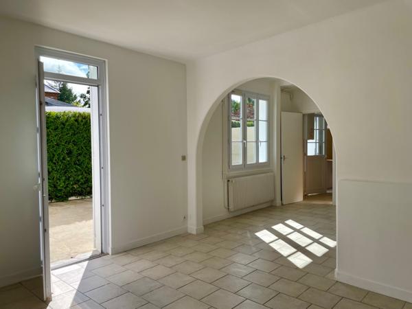 Maison
                                                                                                                                                                                                                                                                                                                        3 pièce(s)                                                                                                                                                                                                          2 chambre(s)                                                                                                                                                                                                          74  m²