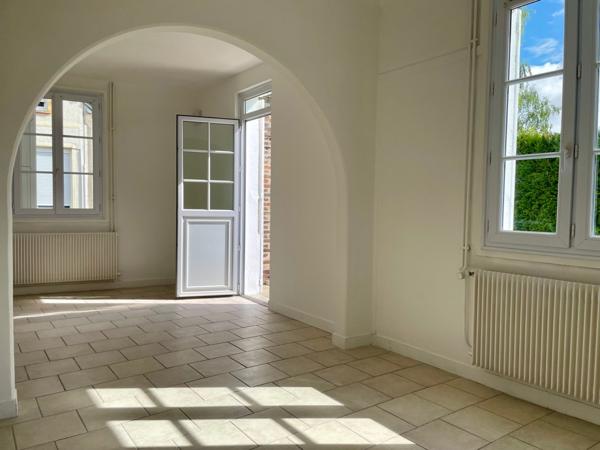 Maison
                                                                                                                                                                                                                                                                                                                        3 pièce(s)                                                                                                                                                                                                          2 chambre(s)                                                                                                                                                                                                          74  m²
