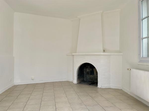 Maison
                                                                                                                                                                                                                                                                                                                        3 pièce(s)                                                                                                                                                                                                          2 chambre(s)                                                                                                                                                                                                          74  m²