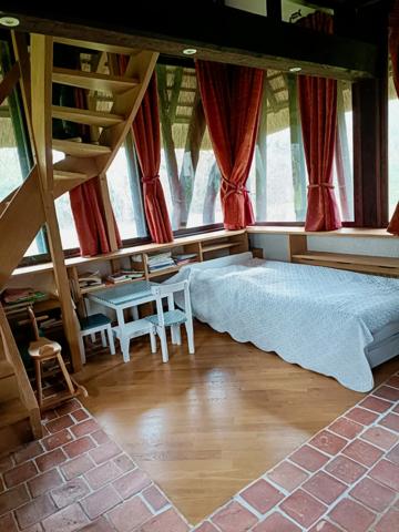Maison
                                                                                                                                                                                                                                                                                                                        8 pièce(s)                                                                                                                                                                                                          5 chambre(s)                                                                                                                                                                                                          178  m²