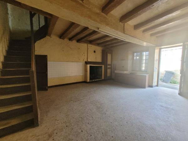 Bâtisse de 130m² de CACHET à RENOVER entièrement