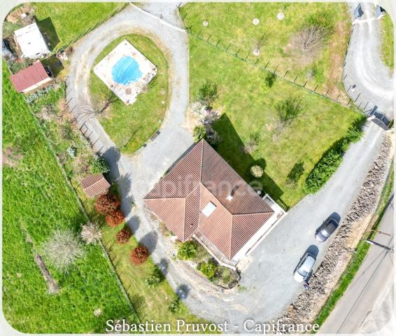 Dpt Dordogne (24), à vendre proche de THIVIERS plain-pied 3 chambres sur sous-sol P8 de 177 m² - Terrain de 2142 m² - Studio Indépendant