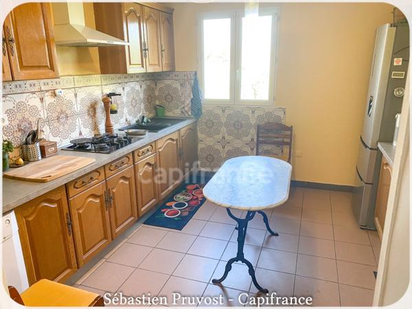 Dpt Dordogne (24), à vendre proche de THIVIERS plain-pied 3 chambres sur sous-sol P8 de 177 m² - Terrain de 2142 m² - Studio Indépendant