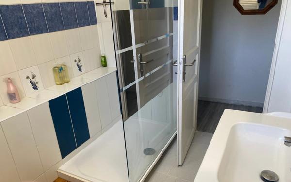 Dpt Dordogne (24), à vendre proche de THIVIERS plain-pied 3 chambres sur sous-sol P8 de 177 m² - Terrain de 2142 m² - Studio Indépendant