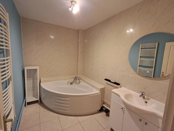 Appartement Reims 3 pièce(s) 69.13 m2 avec terrasse sur le Place Amélie Doublié