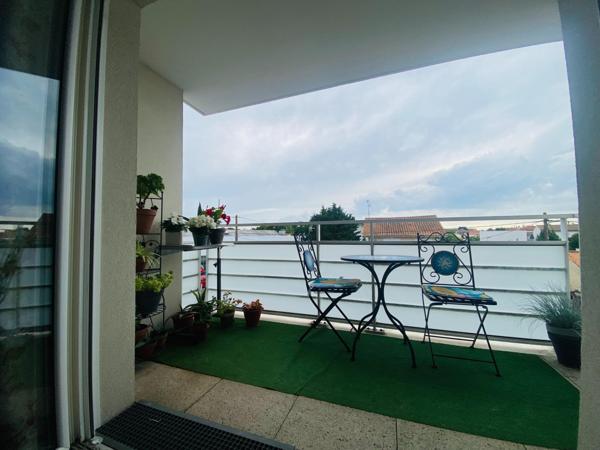 APPARTEMENT IMPECCABLE ET LUMINEUX AVEC BALCON EXPOSE OUEST VUE DEGAGEE A QUELQUES MINUTES DE LA GARE ET DU CENTRE VILLE