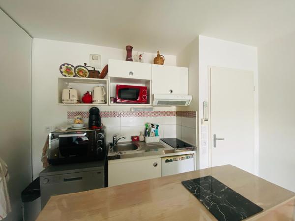 APPARTEMENT IMPECCABLE ET LUMINEUX AVEC BALCON EXPOSE OUEST VUE DEGAGEE A QUELQUES MINUTES DE LA GARE ET DU CENTRE VILLE