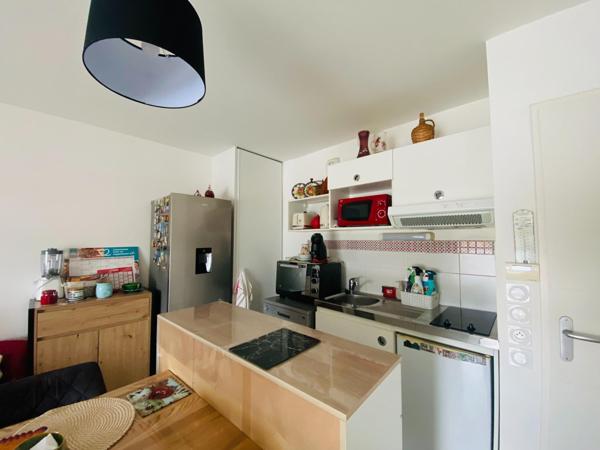 APPARTEMENT IMPECCABLE ET LUMINEUX AVEC BALCON EXPOSE OUEST VUE DEGAGEE A QUELQUES MINUTES DE LA GARE ET DU CENTRE VILLE