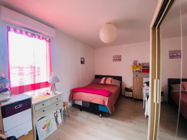 APPARTEMENT IMPECCABLE ET LUMINEUX AVEC BALCON EXPOSE OUEST VUE DEGAGEE A QUELQUES MINUTES DE LA GARE ET DU CENTRE VILLE